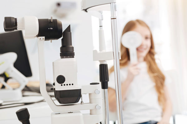 ¿Cuándo hacer la primera revisión oftalmológica a los niños?